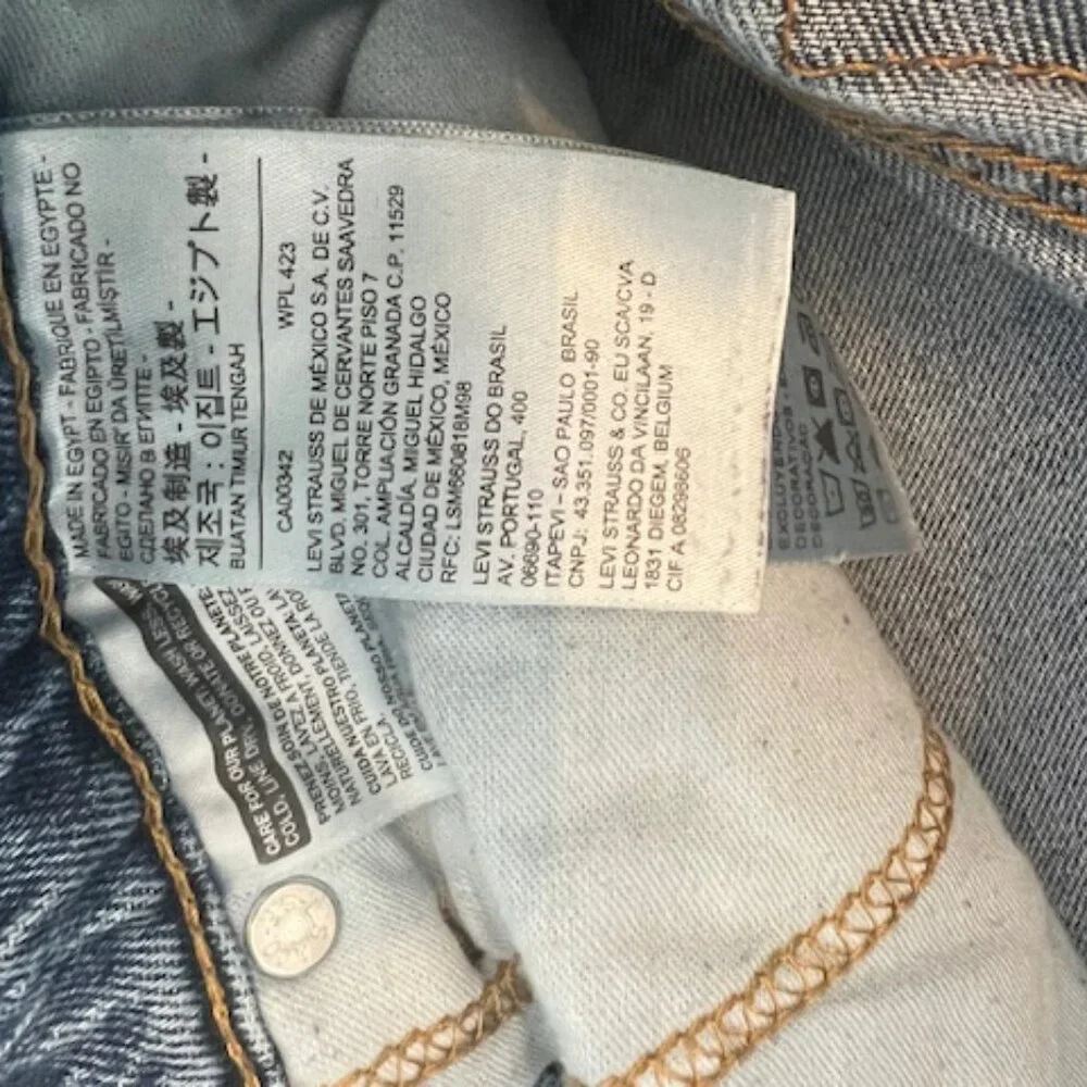 Levi's 541 Athletic Taper jeans designed for athletic builds‎ cotton denim 31x32